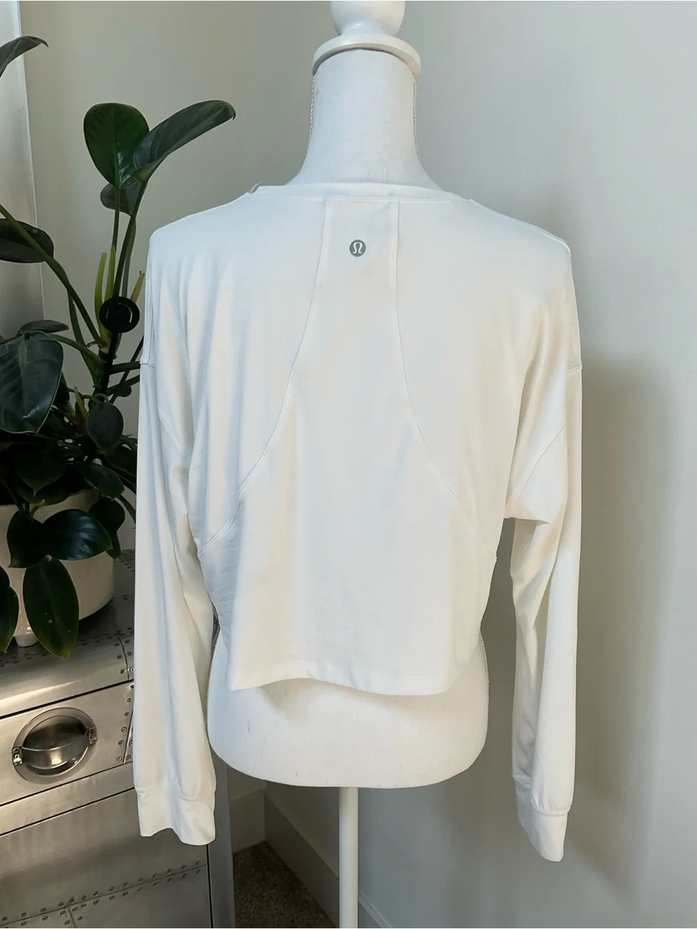 lululemon athletica White Cropped Long-Sleeve Logo Sweatshirt